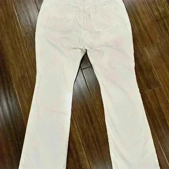 Levi’s women 725 HIGH RISE BOOTCUT size 33/30 BNWT corduroy ivory jeans - Picture 4 of 9